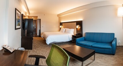 Holiday Inn Express Maspeth Room Type - 1 King Bed Suite