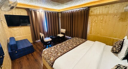 Mala Castle Cottages and Hotels Room Type - DELUXE ROOM NEW BLOCK