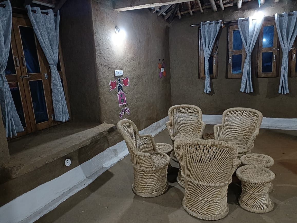 Heaven Hub Homestay Kajra - Tap to explore photos