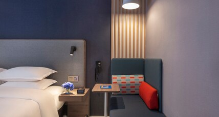 Holiday Inn Express QILIPING Room Type - 1 King Standard Balcony