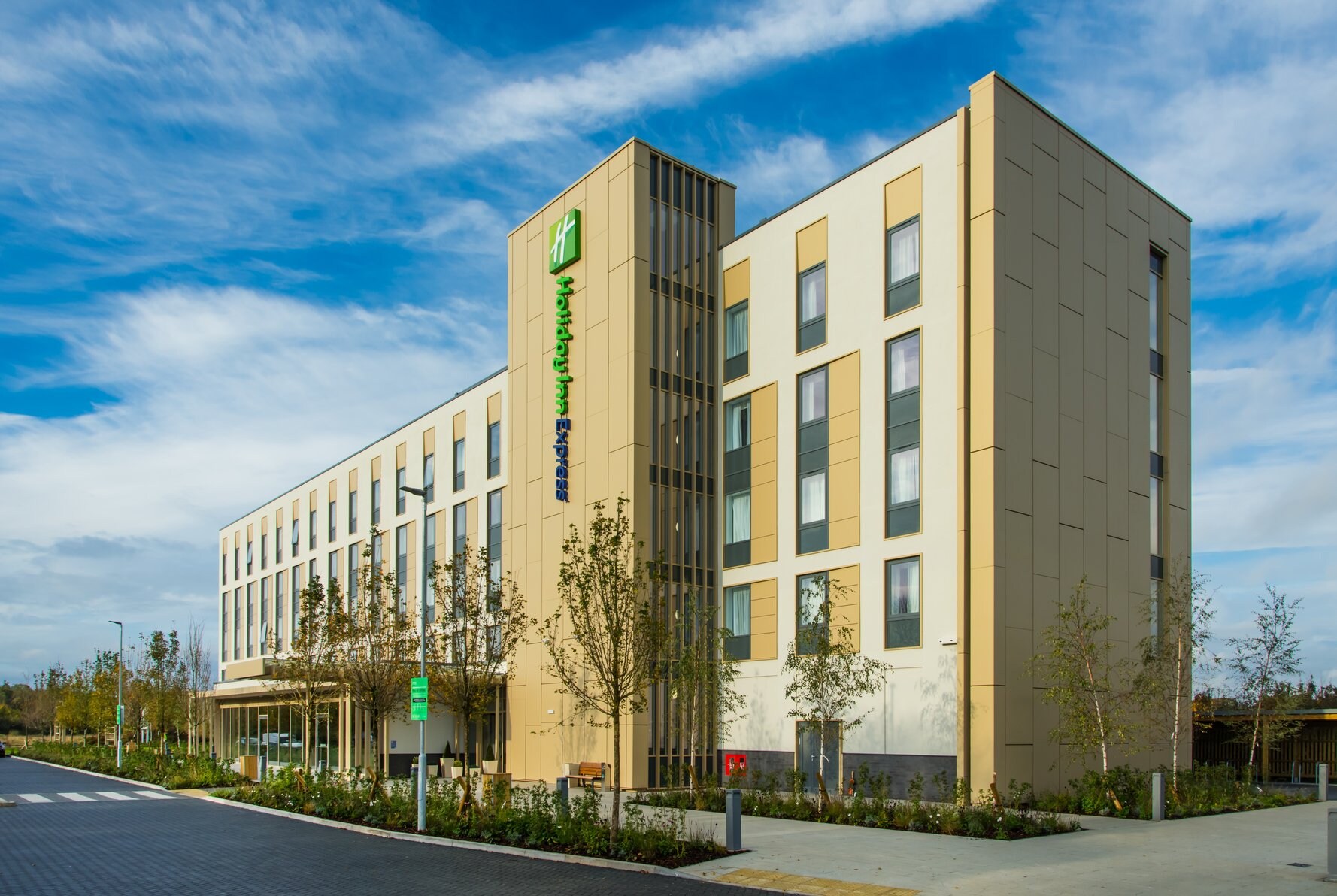 Holiday Inn Express BICESTER - Tap to explore photos