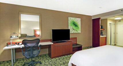 Hilton Garden Inn Toronto/Markham Room Type - 1 QUEEN BED