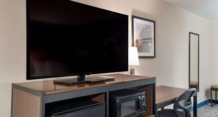 Best Western Winners Circle Room Type - 2 Double Beds, Smoking Room, Upstairs, High Speed Internet Access, Microwave And Refrigerator, Full Best Western Winners Circle Room Type - 2 Double Beds, Smoking Room, Upstairs, High Speed Internet Access, Microwave And Refrigerator, Full