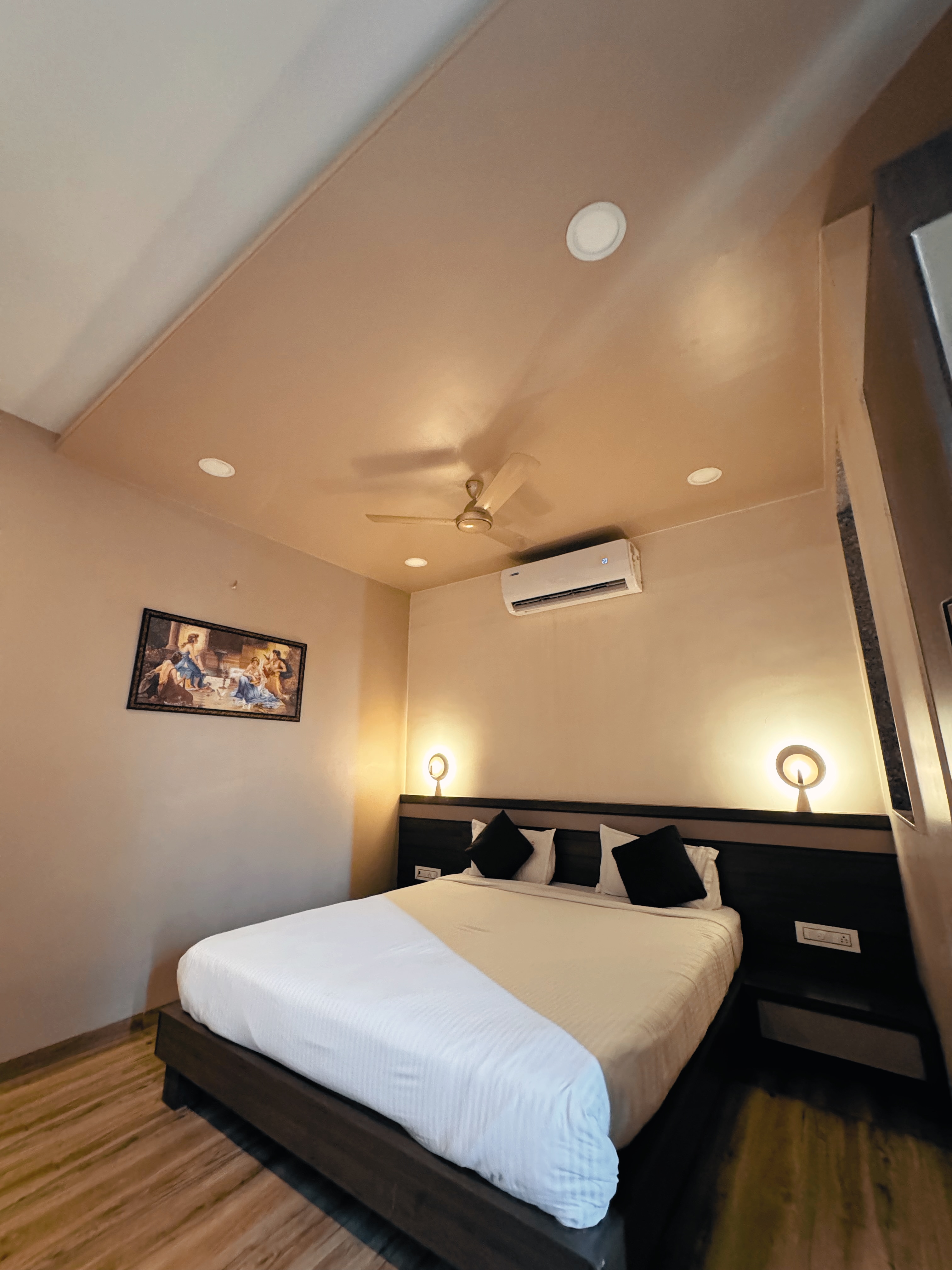 Hotel Gopala Palace - Tap to explore photos