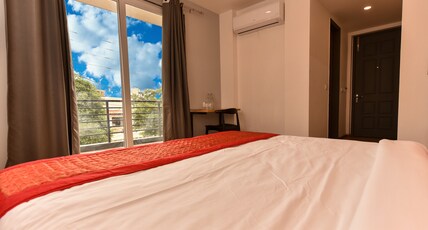 Mavens White Artemis Hospital Road Room Type - Deluxe Room with Free Wifi