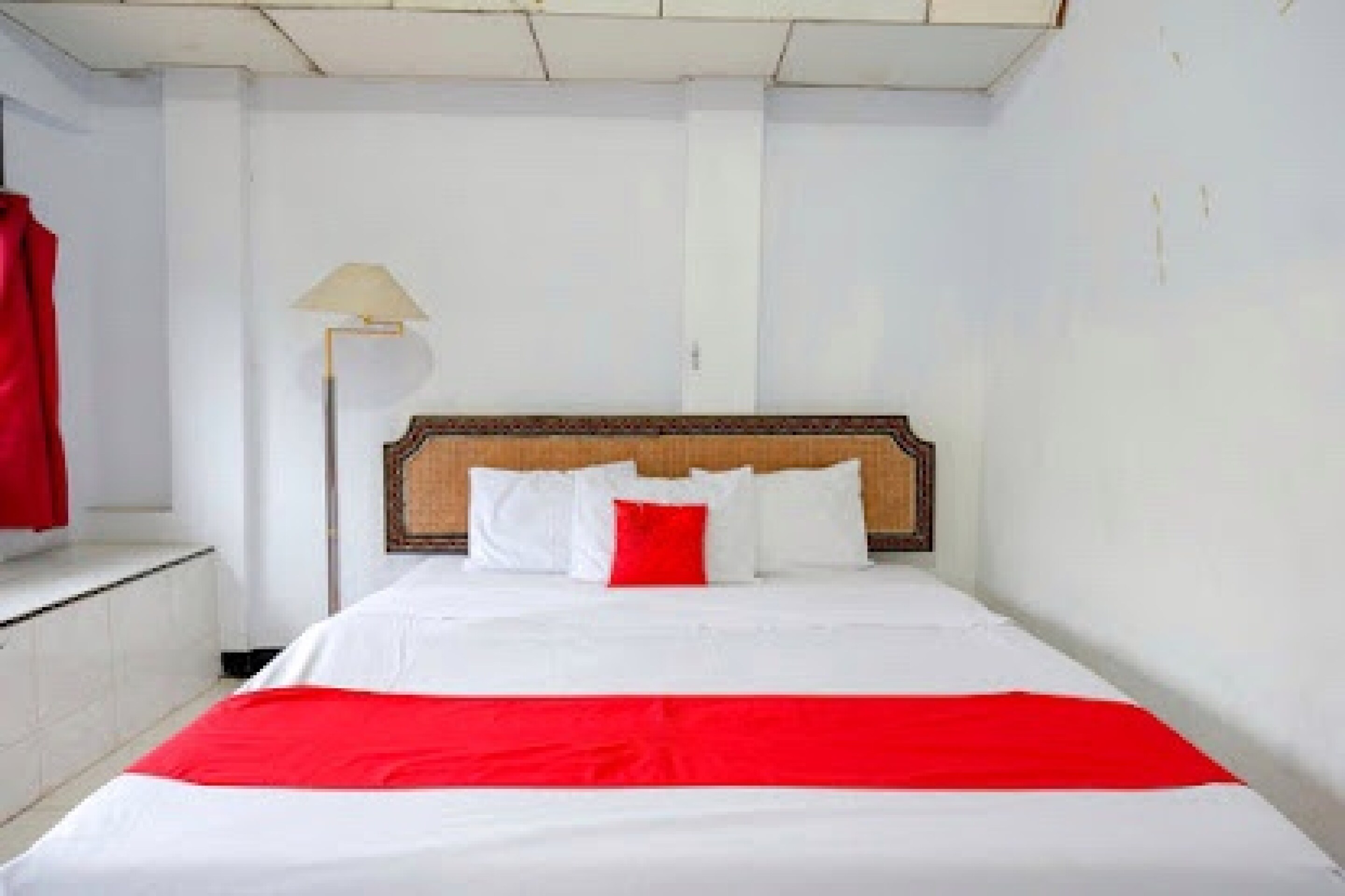 Hotel O Rantepao Lodge Near Patung Tedong Bonga - Tap to explore photos