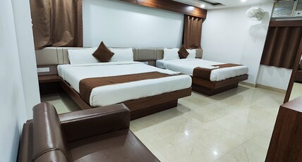 RUDRAKSH INN ( 2 MIN WALKING FROM BABA BADYANATH DHAM ) Room Type - Deluxe Family Studio