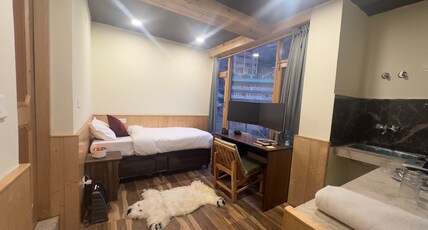 Shiva Den Room Type - Premium Mountain View Room