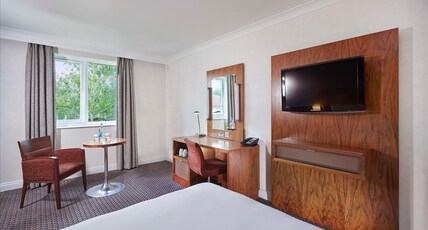 DoubleTree by Hilton Bristol North Room Type - QUEEN GUEST ROOM