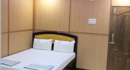 Hotel Senthil Murugan Lodge Room Type - AC Double bed