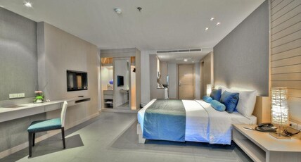 The ASHLEE Heights Patong Hotel & Suites Room Type - Deluxe King
