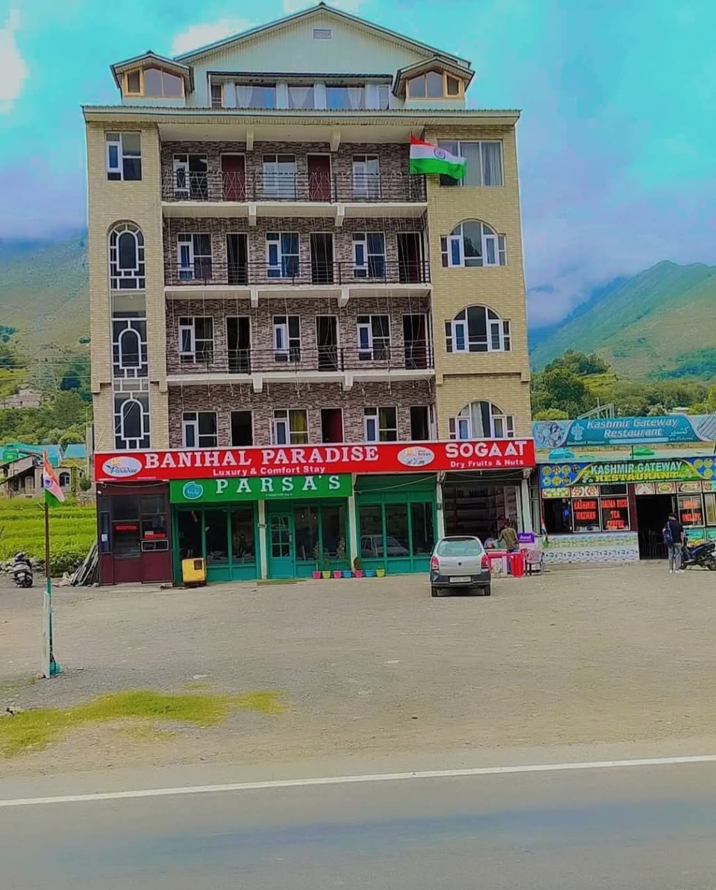 Banihal Paradise - Tap to explore photos