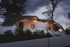 Earths Embrace | 2 Room Cabin with Pool