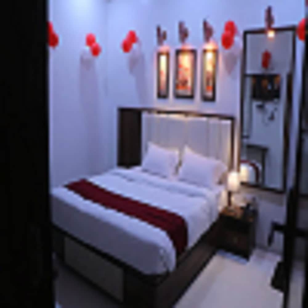 Hotel Viraj Executive - Tap to explore photos