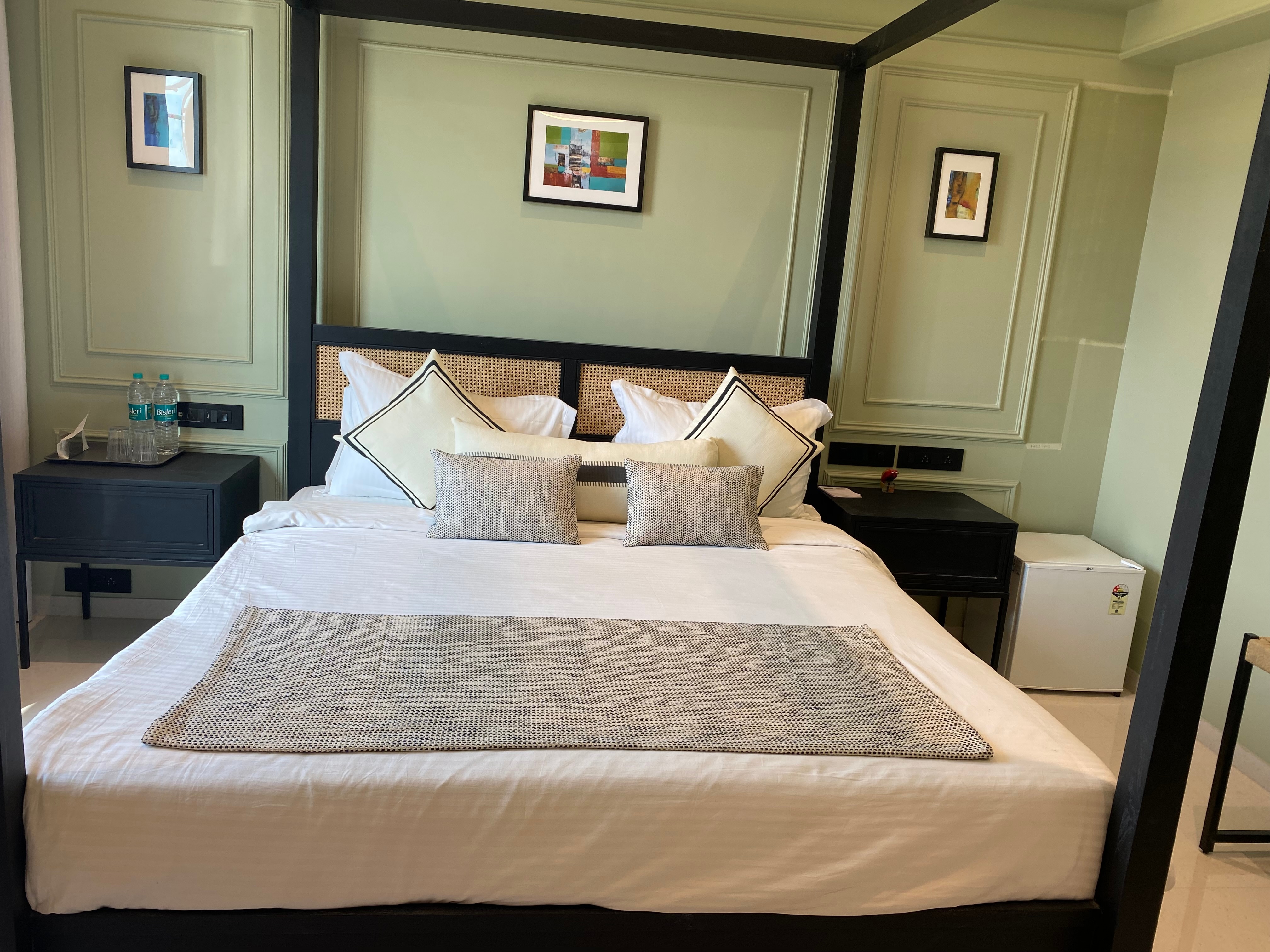 HOTEL MUMBAI HOUSE VALNAI MALAD. - Tap to explore photos