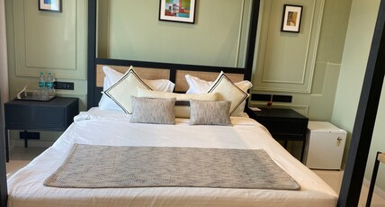 HOTEL MUMBAI HOUSE VALNAI MALAD. Room Type - Premium Room HOTEL MUMBAI HOUSE VALNAI MALAD. Room Type - Premium Room