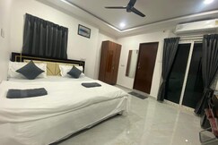 Royal Stay I