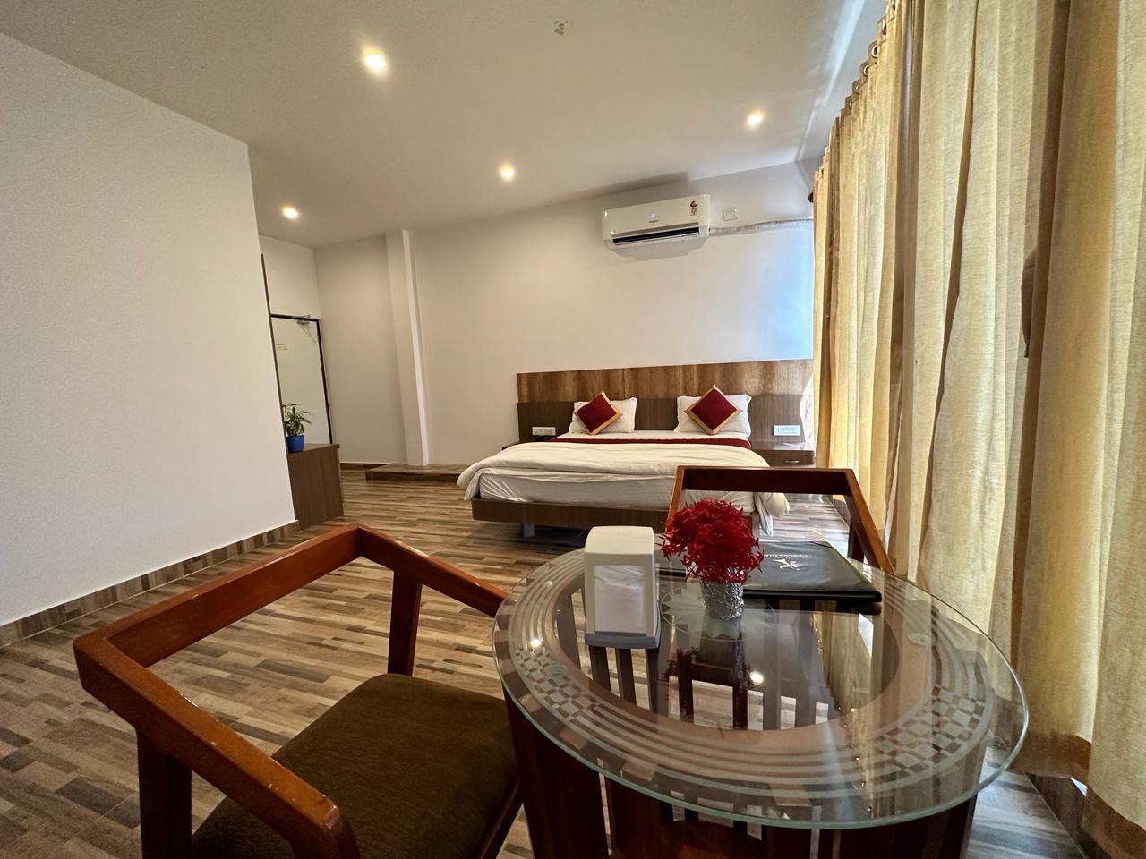 Hotel Dhruvathare,Yadiyur - Tap to explore photos