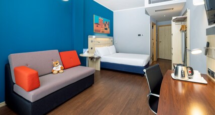 Holiday Inn Express PARMA Room Type - 2 Single Standard Sofa Bed with Free Breakfast