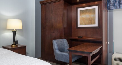 Hampton Inn Denver-Intl Airport Room Type - 1 KNG HEARING ACC NOSMOK
