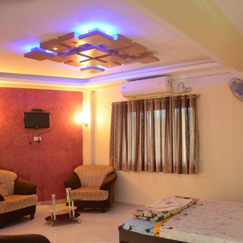 hariS hotel seawood - Tap to explore photos