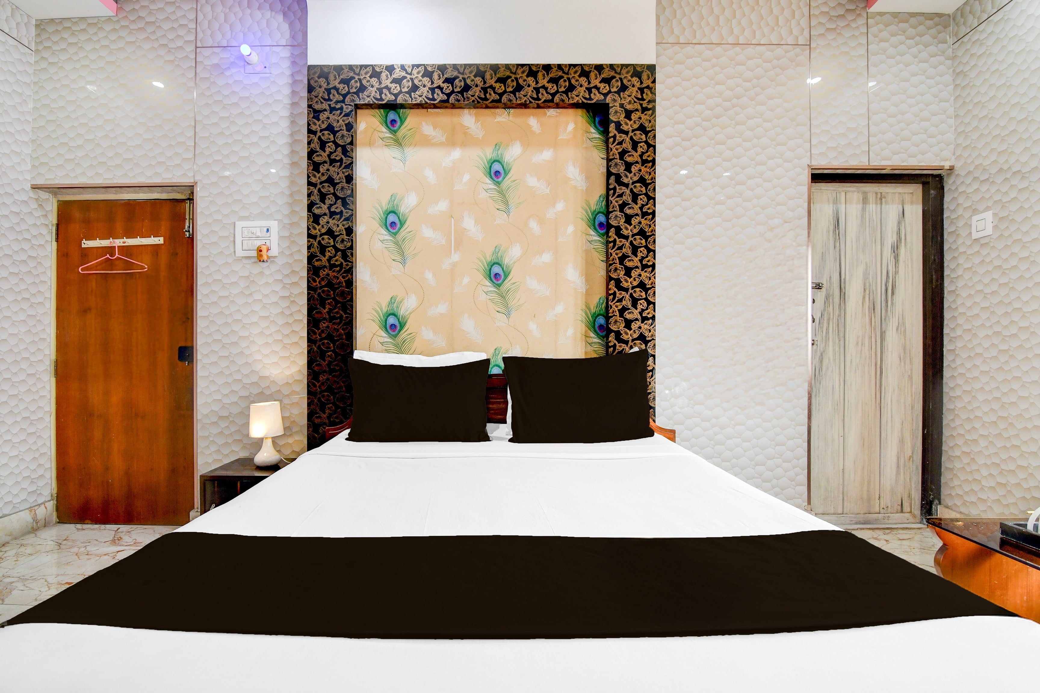 Hotel O Serampore Railway Station Formerly Rupashi Guest House - Tap to explore photos
