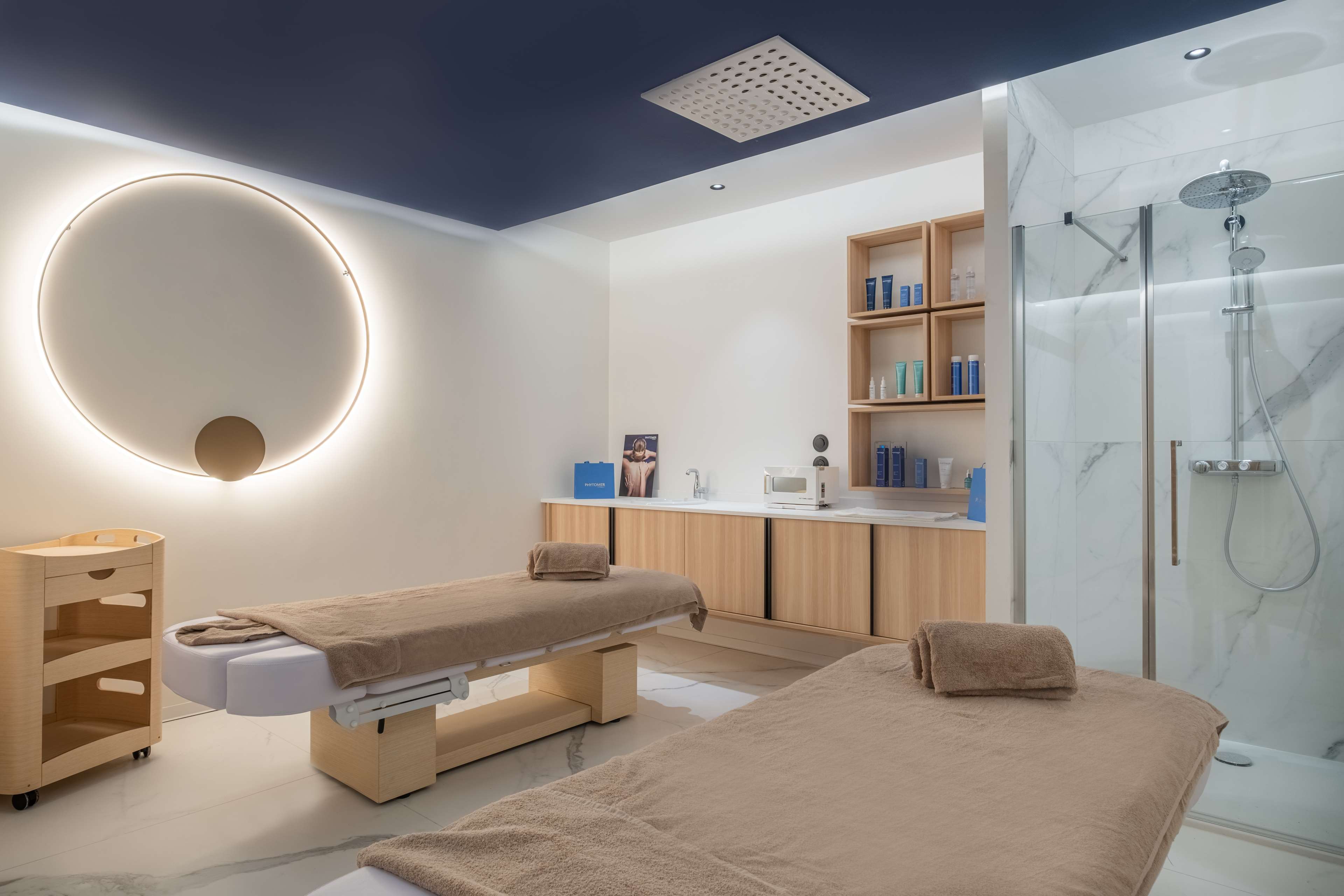 Radisson Blu Grand Hotel & Spa, Malo-les-Bains - Tap to explore photos