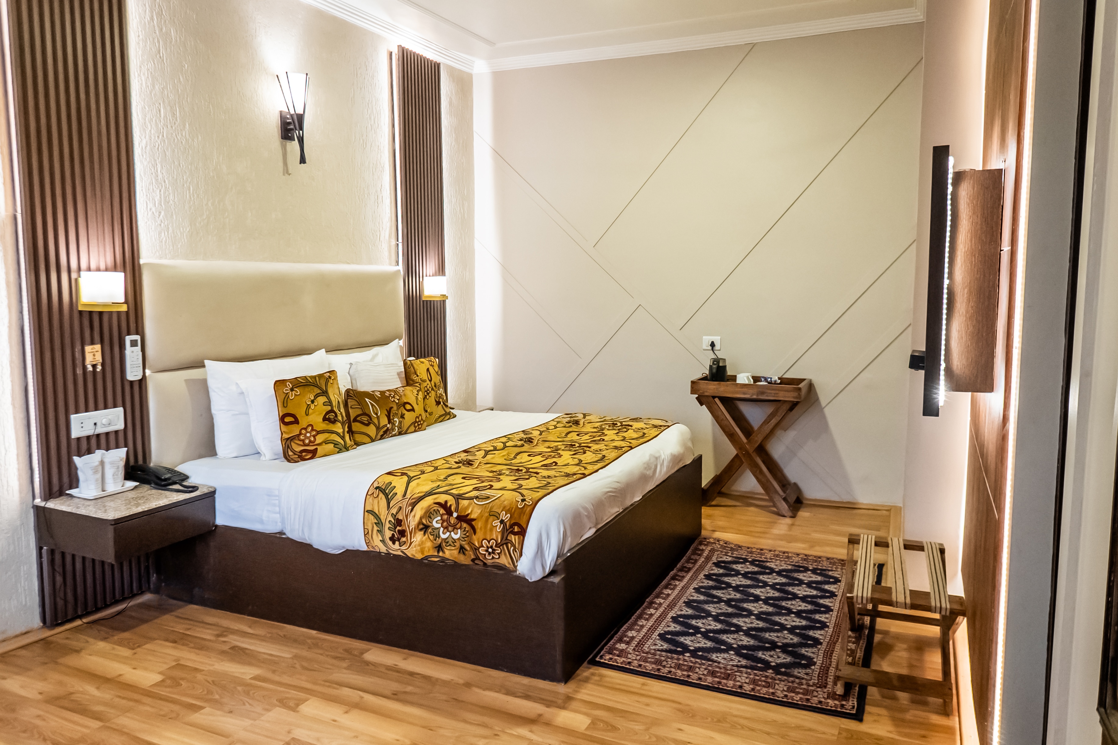 Hotel Lee Heritage (Central Heating & Air Conditioned) - Tap to explore photos