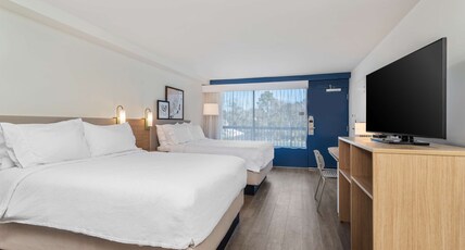 Spark by Hilton Hilton Head Island Room Type - 2 QUEENS MOBIL ACCESS TUB