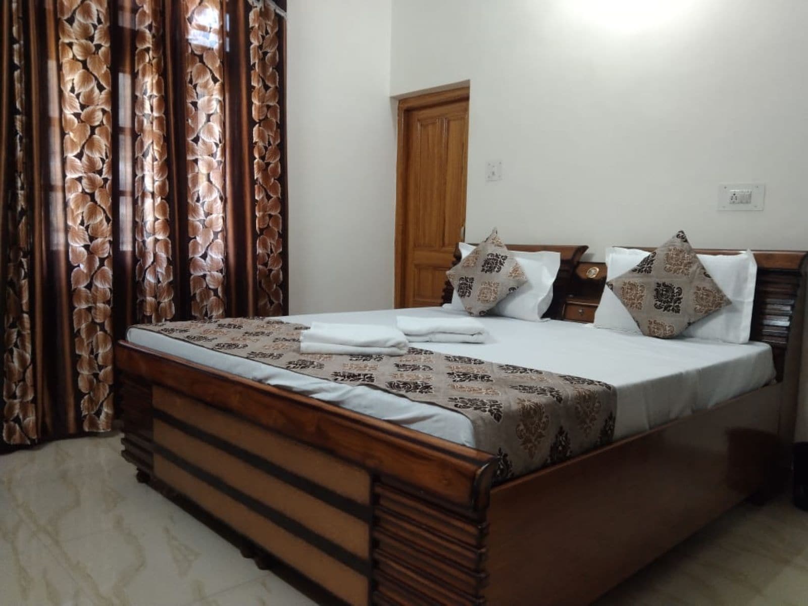 Guleria Homestay - Tap to explore photos