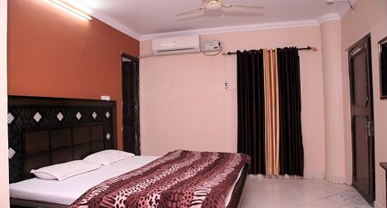 Hotel Punjab Palace Room Type - Deluxe Room