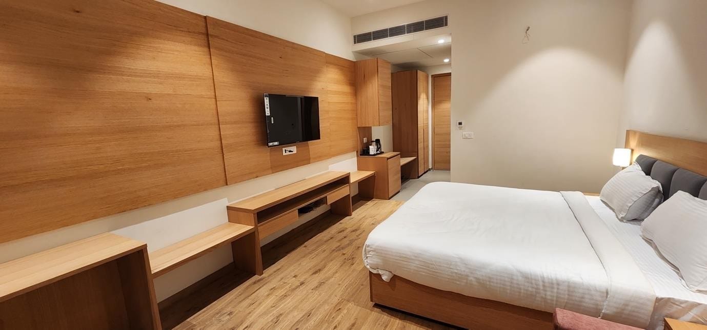 Hotel Gorbandh - 800 Mtr. away from Railway Station & Bus Stand - Tap to explore photos
