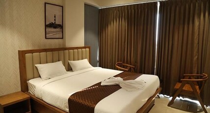 Palm Breeze Beach Resort Room Type - Deluxe Room with Side Sea view