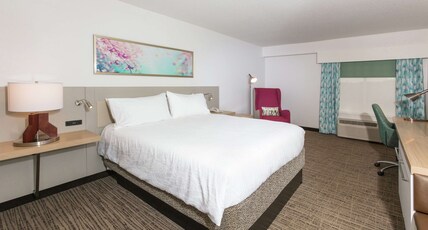 Hilton Garden Inn St. Augustine Beach Room Type - 1KNG HEARING ACCESSIBLE