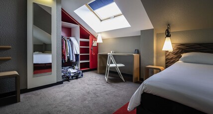 ibis Montargis Room Type - Standard Room with 1 double bed and twin beds ibis Montargis Room Type - Standard Room with 1 double bed and twin beds