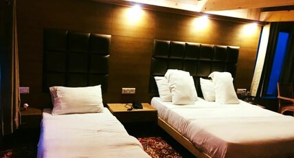 Hotel Shiva Cottage Room Type - Luxury Triple Bed Room with Work Desk