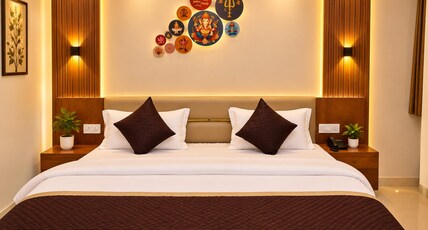 Hotel Shri G Prabha Inn Room Type - Queen Bed Room with TV Hotel Shri G Prabha Inn Room Type - Queen Bed Room with TV