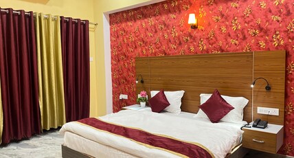 Pushpak Inn | The luxurious Stay Room Type - Deluxe Room | Budget Friendly Room