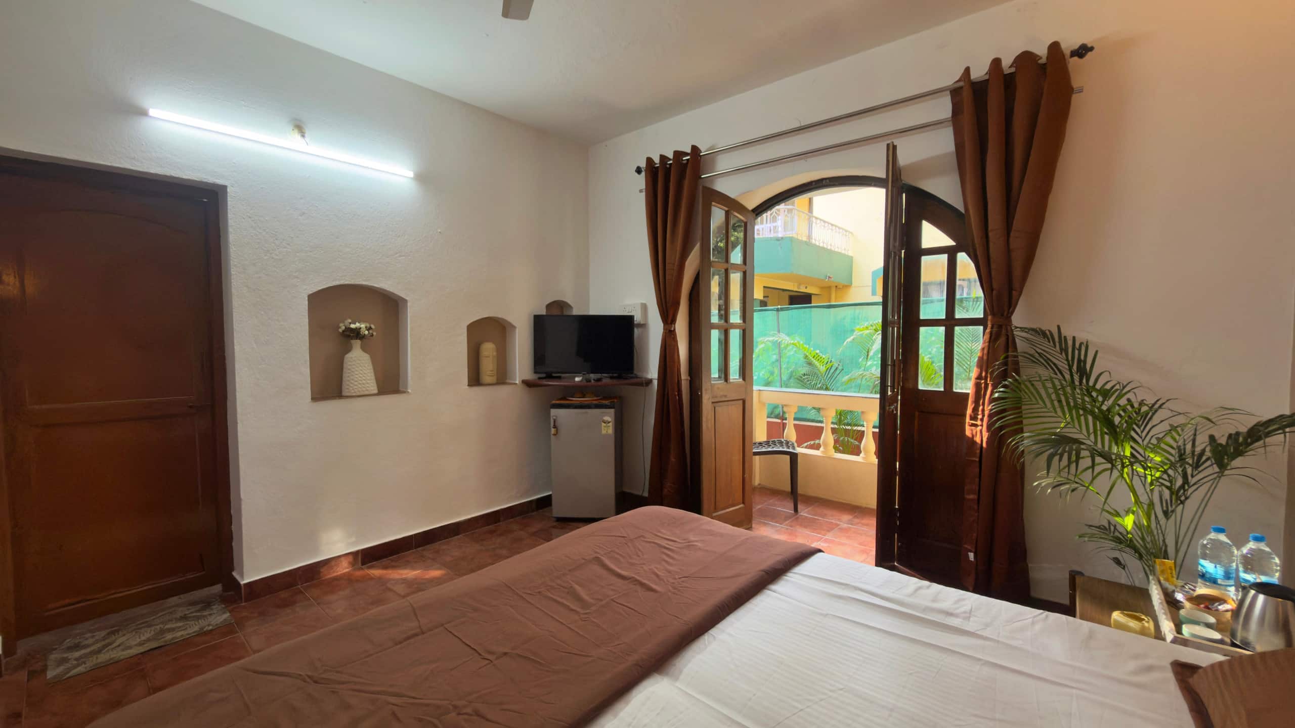Cashew Feni Private Room with Beach Access - Tap to explore photos