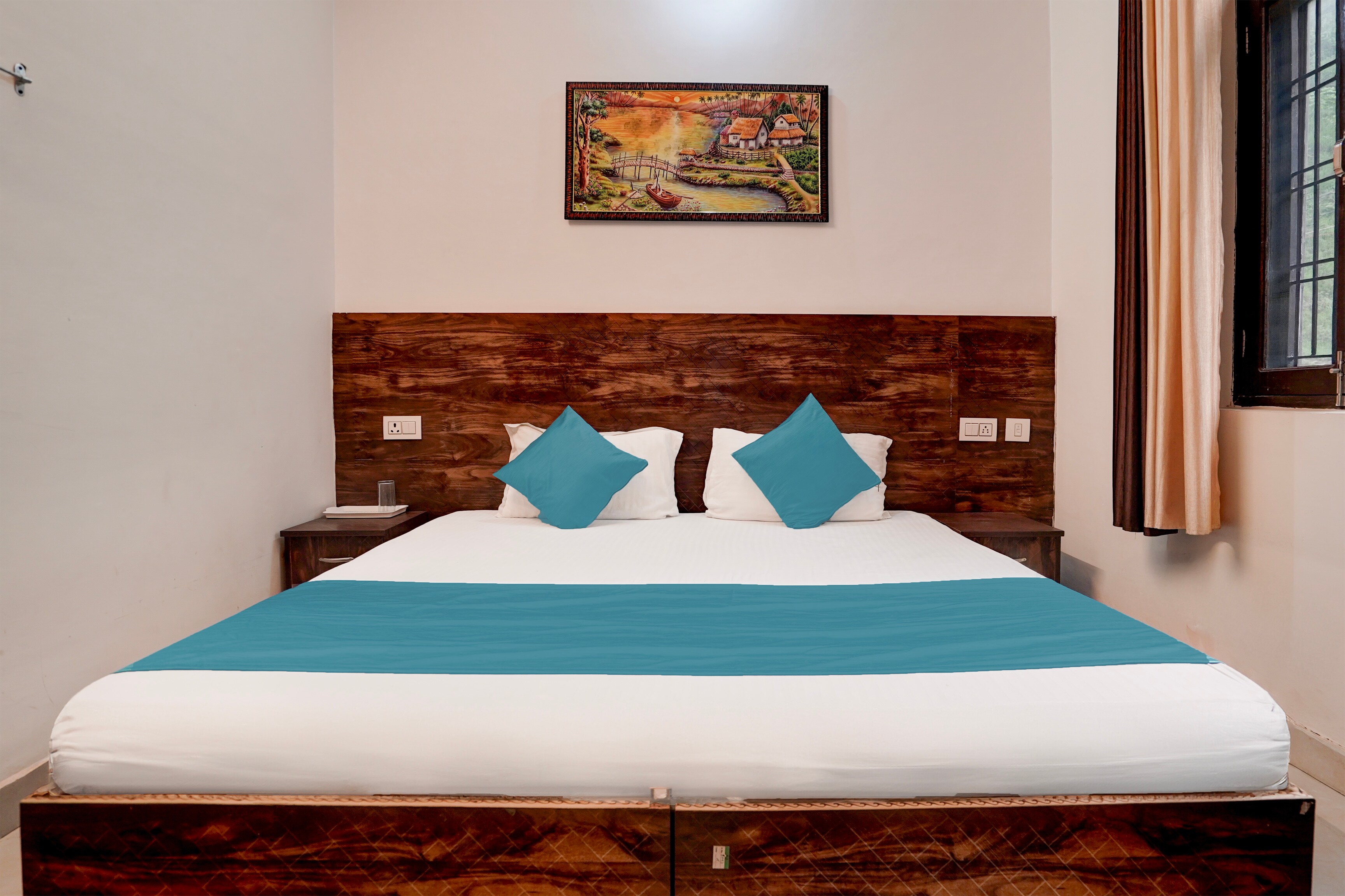 Hotel Aradhana Palace - Tap to explore photos