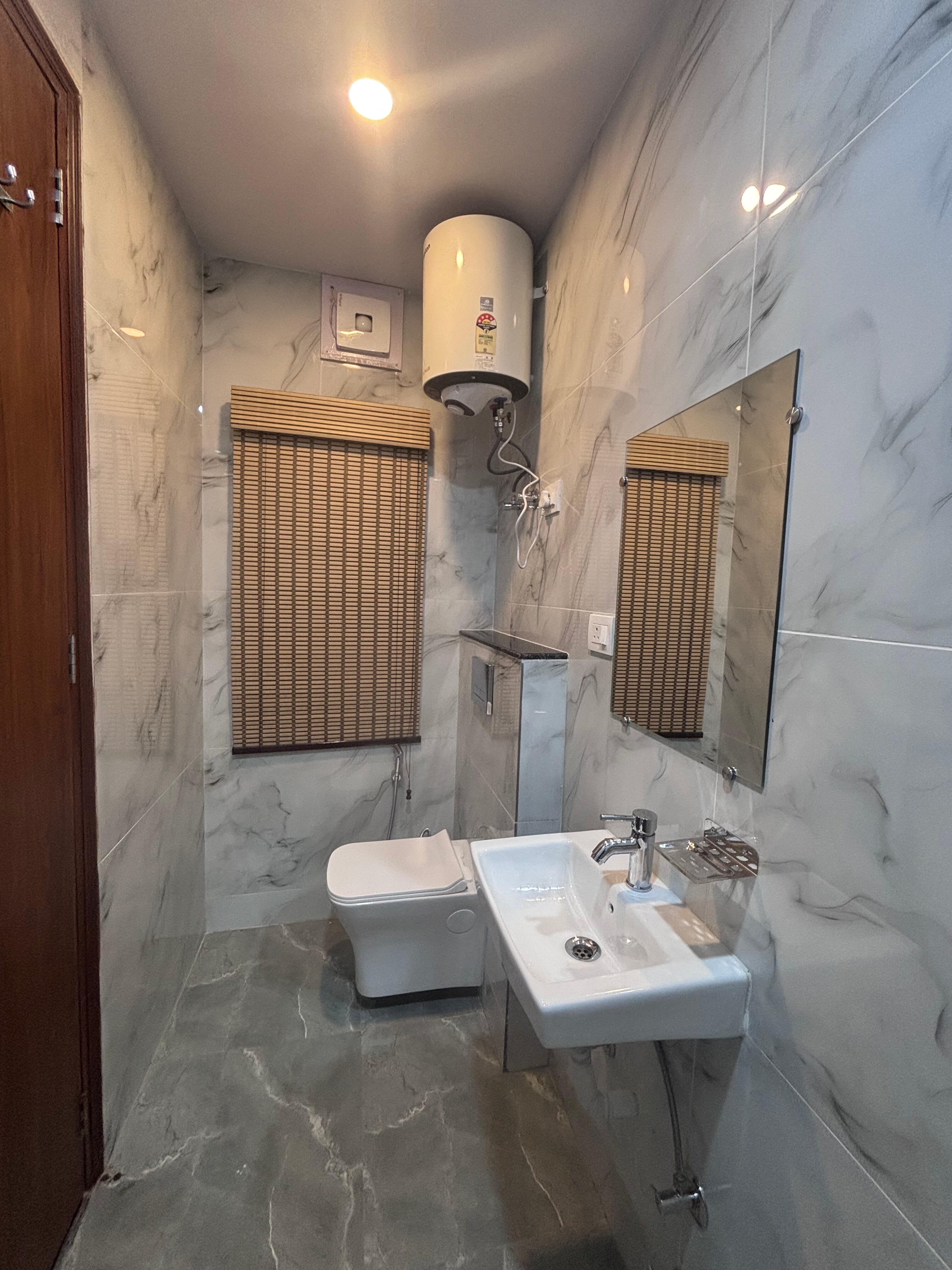 Cozy Studio || Prime East of Kailash - Tap to explore photos