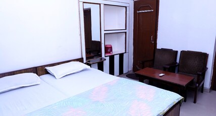 Bansal Guest House - 20 Steps Away from River Ganga Room Type - SEMI DELUXE NON A.C. FAMILY ROOMS.