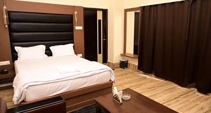 Hotel De Courtyard Room Type - STANDARD KING
