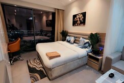 Vinis Riverside lounge