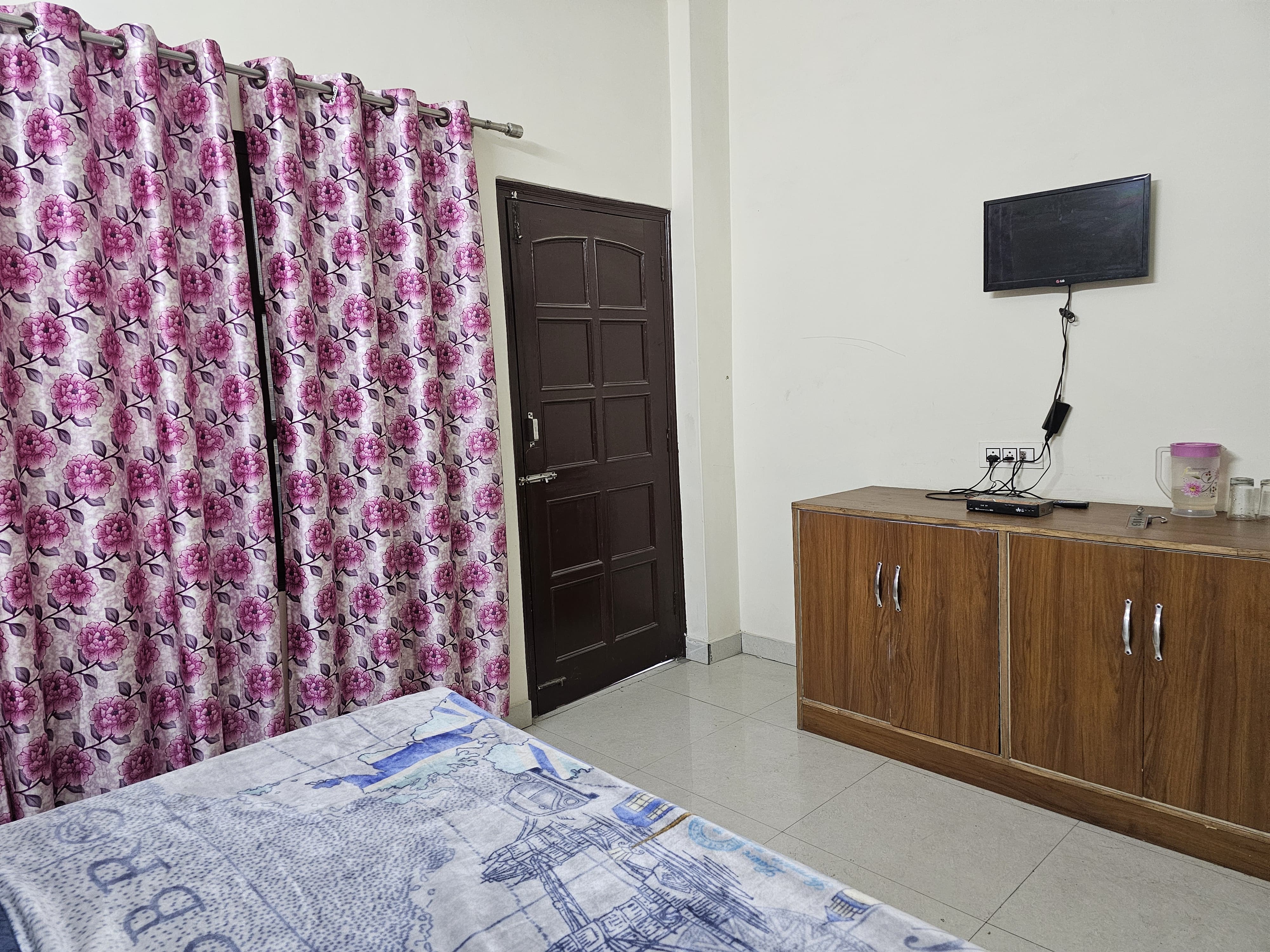 Chandresh Home Stay - Tap to explore photos