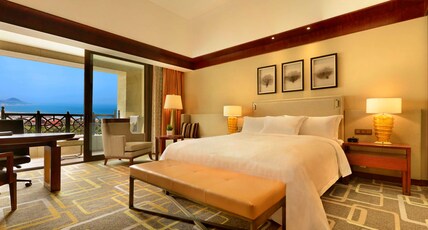 Hilton Qingdao Golden Beach Room Type - KING GUEST ROOM-OCEAN VIEW Hilton Qingdao Golden Beach Room Type - KING GUEST ROOM-OCEAN VIEW