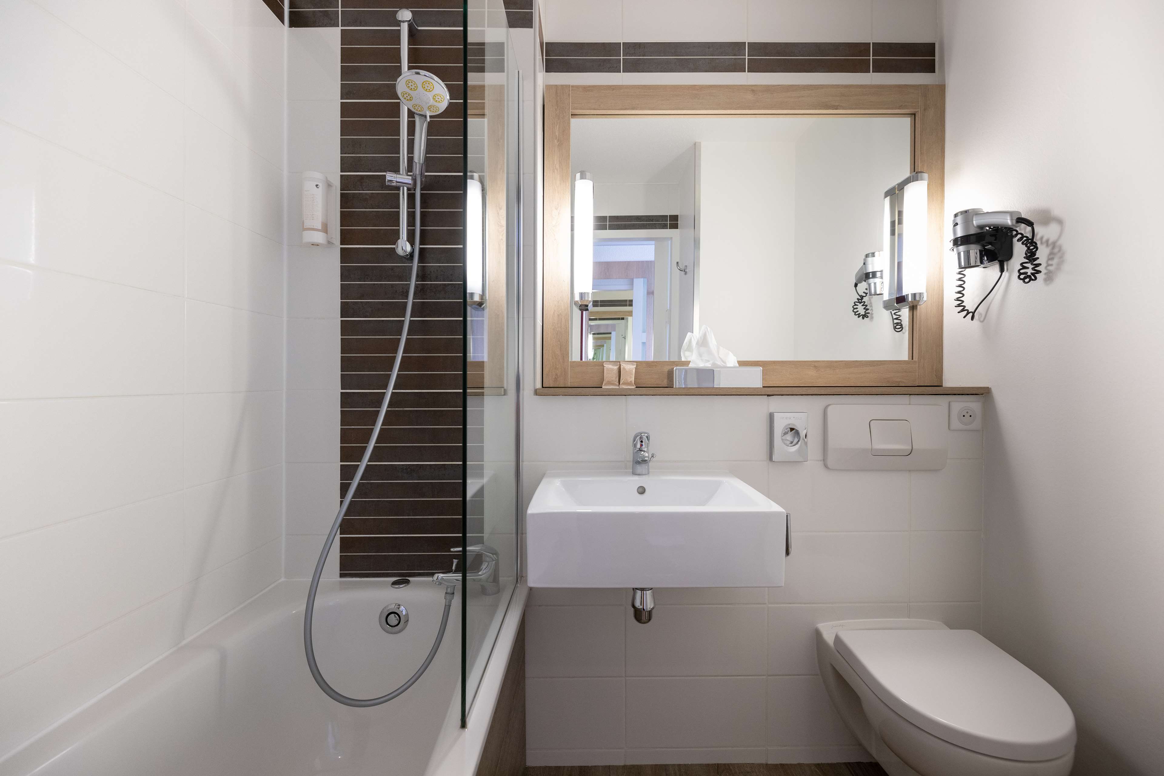 Best Western Hotel Le Bordeaux Sud - Tap to explore photos