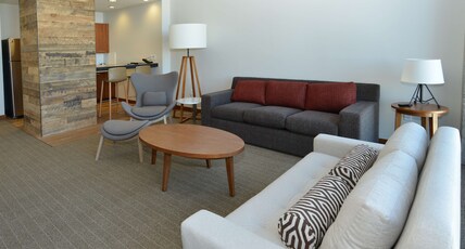 The Lismore Hotel Eau Claire - a DoubleTree by Hilton Hotel Room Type - 1 KING JR SUITE