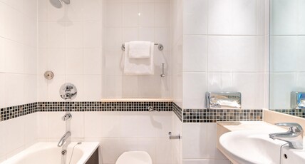 Mercure Maidstone Great Danes Hotel Room Type - Classic family room for 2 adults and 2 children