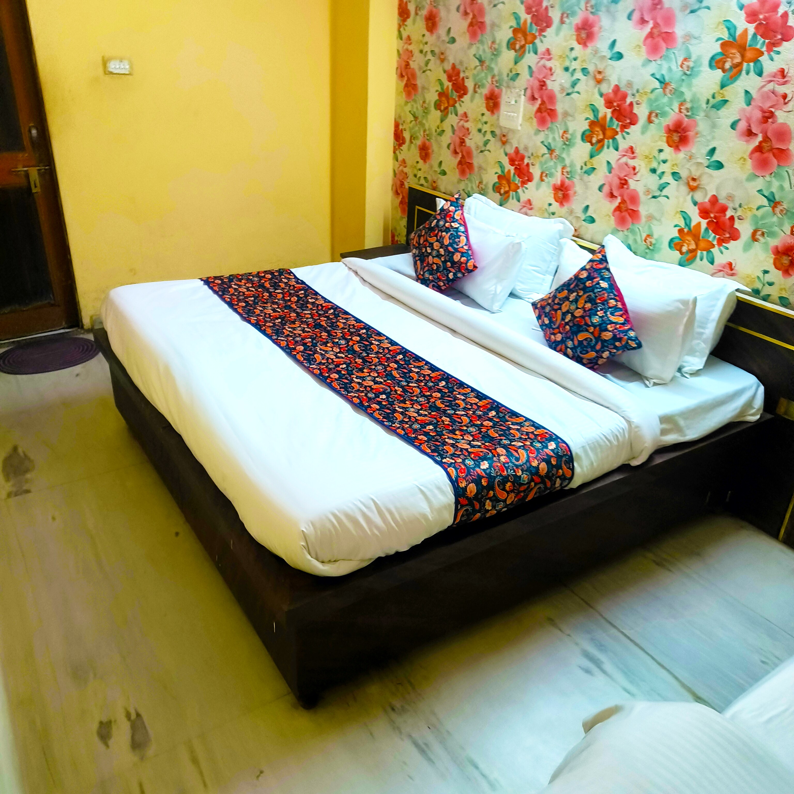 Royal Studio Suite | 5 Min Walk to Jaipur Station | Vasant Palace - Tap to explore photos